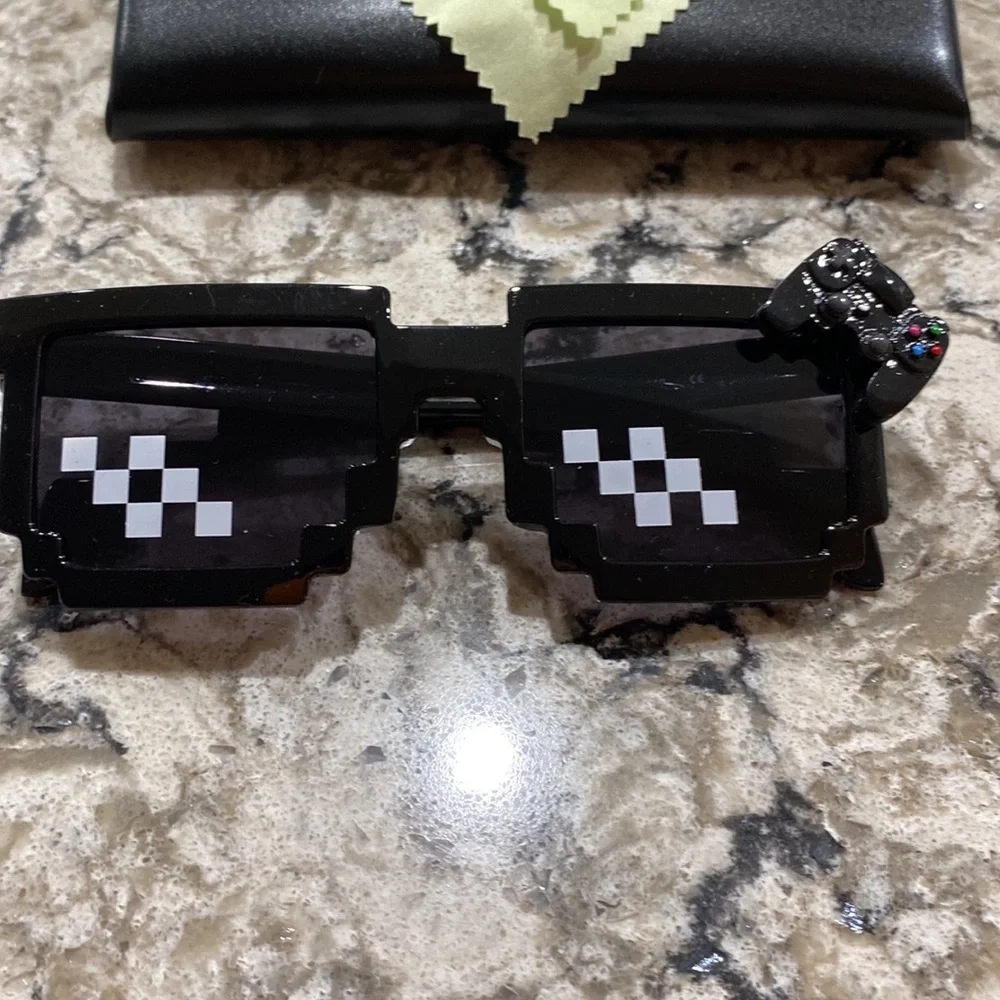 Thug life Fortnite black sunglasses